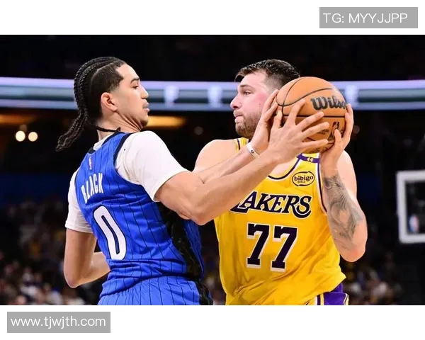 东契奇向詹姆斯道歉，拒绝承认让湖人交易他，这件事另有阴谋